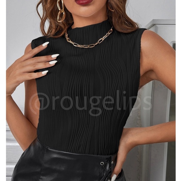 Rouge! Tops - Textured Black Sleeveless Fitted Shirt Top Mock
